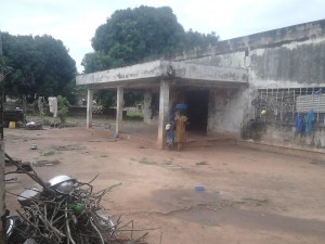 L'une des habitations des enfants migrants, au quartier Sopim de Katola (Ph:Dr) 